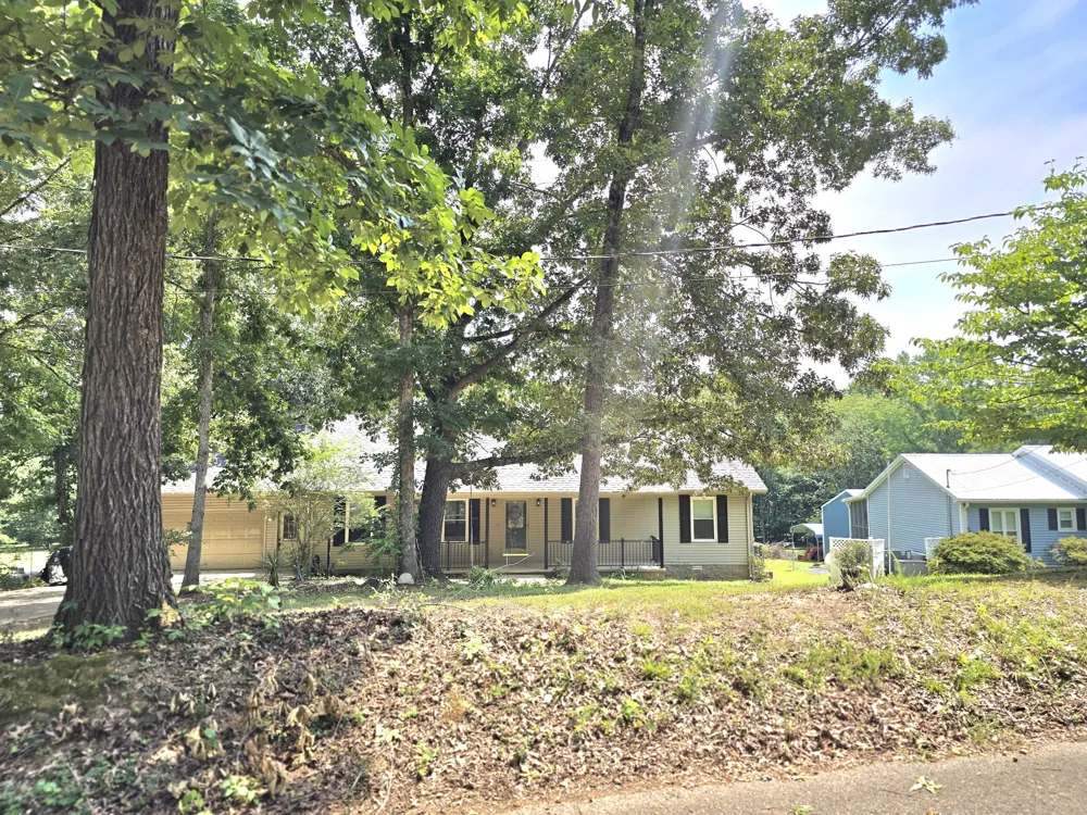 39 Bayshore Dr Cadiz, KY 42211