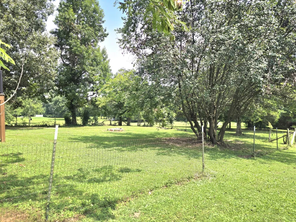 39 Bayshore Dr Cadiz, KY 42211