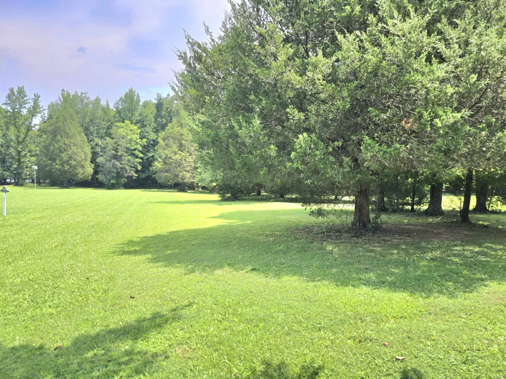 39 Bayshore Dr Cadiz, KY 42211