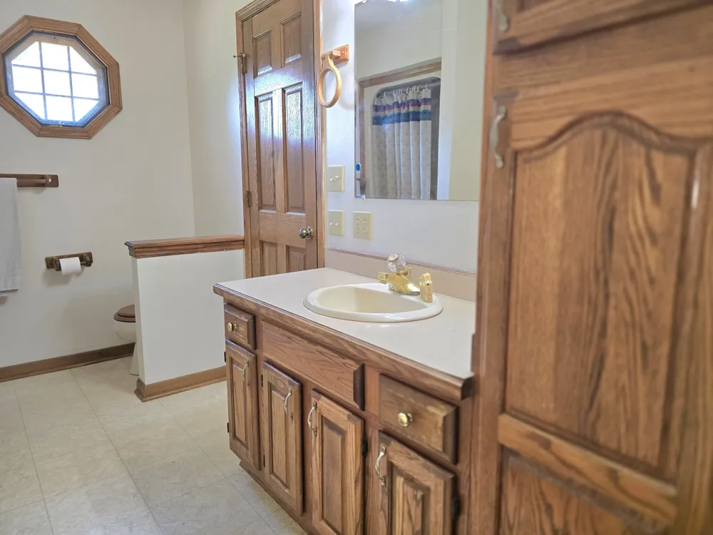 39 Bayshore Dr Cadiz, KY 42211