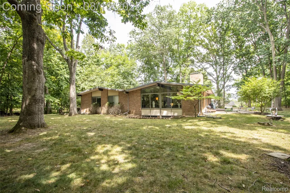 9302 Green Tree Drive Grand Blanc Charter Township, MI 48439