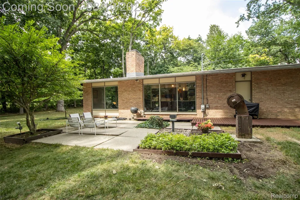 9302 Green Tree Drive Grand Blanc Charter Township, MI 48439
