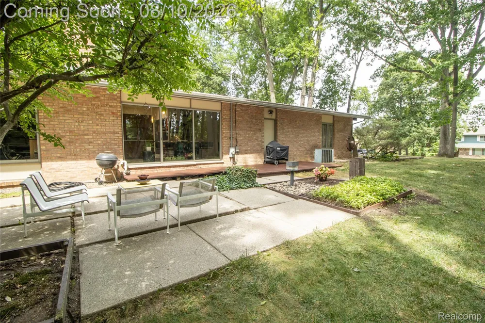 9302 Green Tree Drive Grand Blanc Charter Township, MI 48439