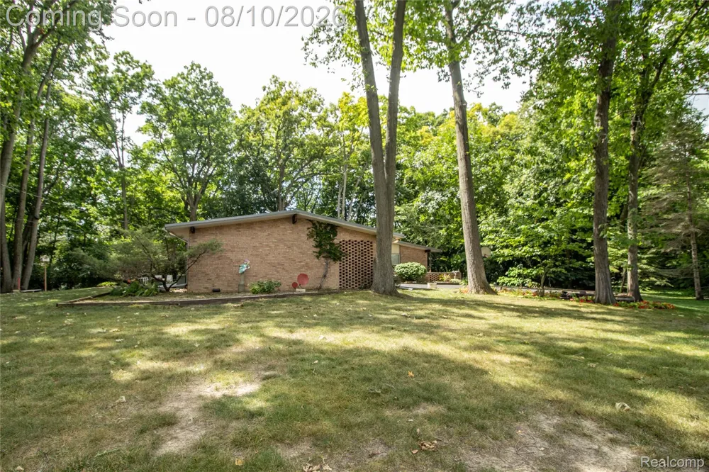 9302 Green Tree Drive Grand Blanc Charter Township, MI 48439