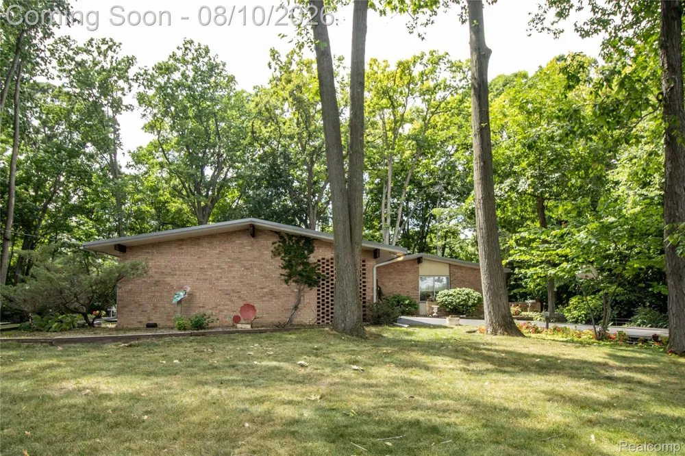 9302 Green Tree Drive Grand Blanc Charter Township, MI 48439