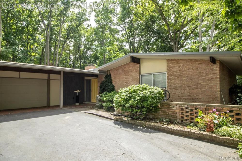 9302 Green Tree Drive Grand Blanc Charter Township, MI 48439