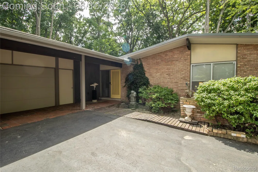 9302 Green Tree Drive Grand Blanc Charter Township, MI 48439