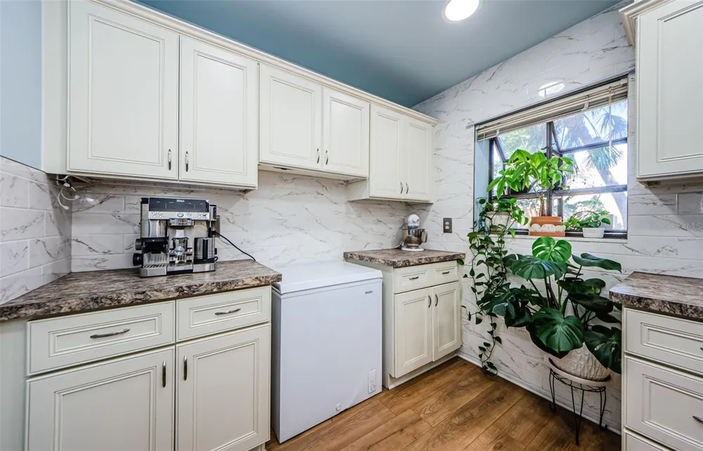 7241 56TH AVENUE St Petersburg, FL 33709