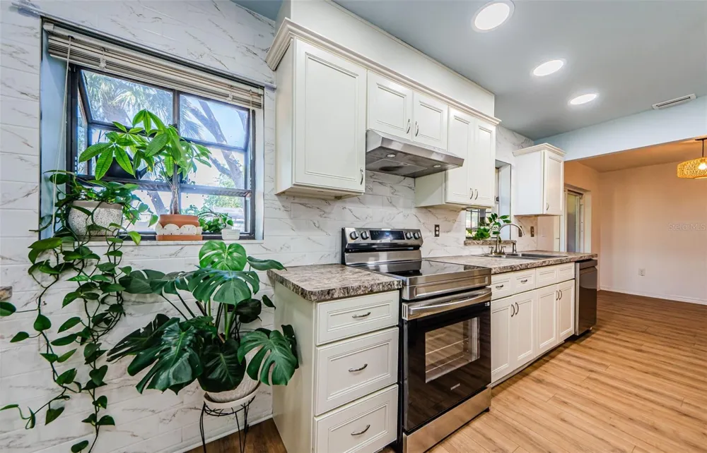 7241 56TH AVENUE St Petersburg, FL 33709