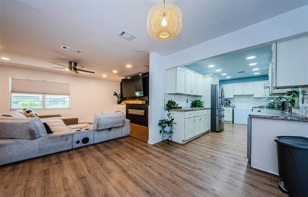 7241 56TH AVENUE St Petersburg, FL 33709