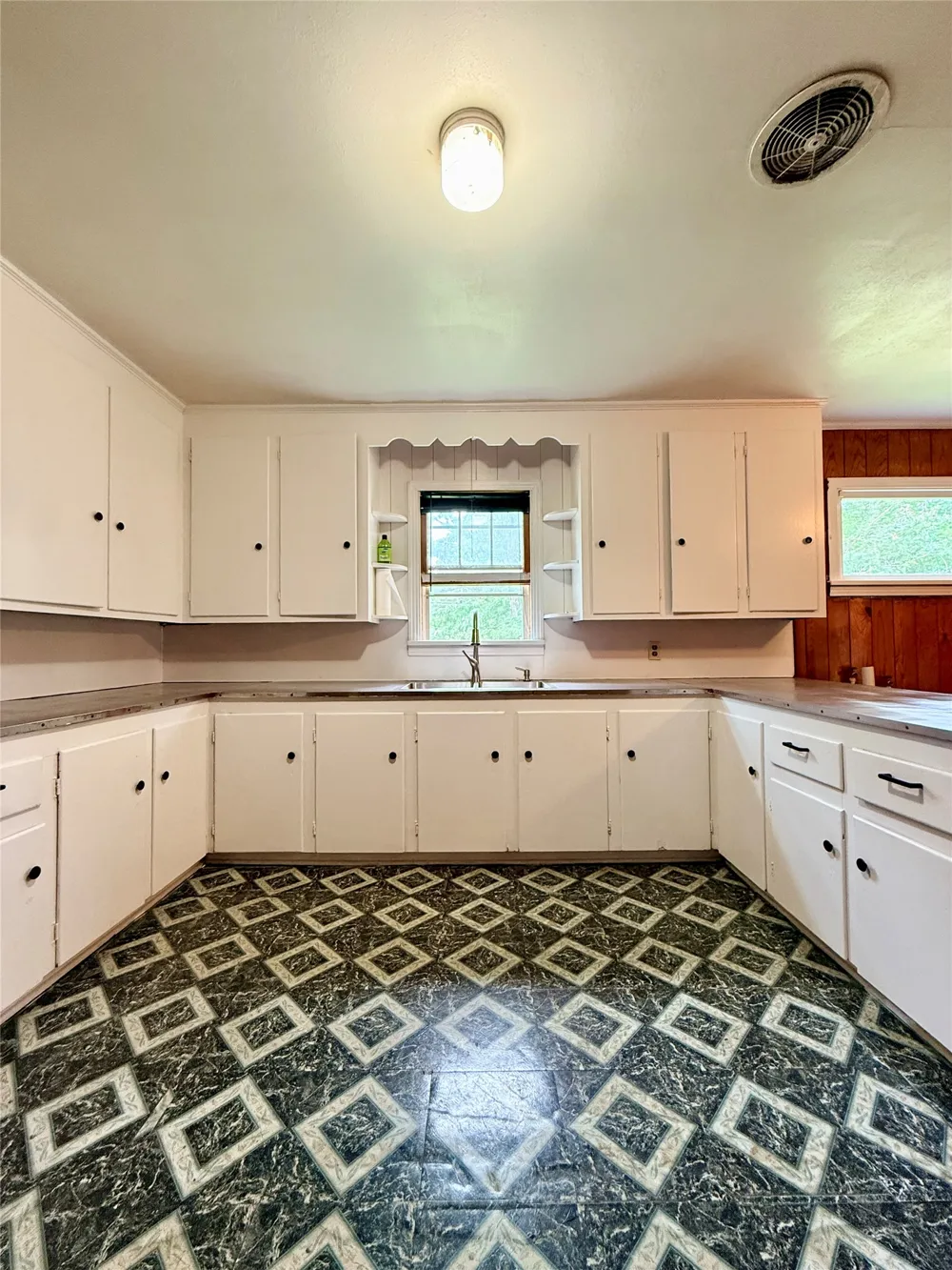316 Moore Street Springhill, LA 71075