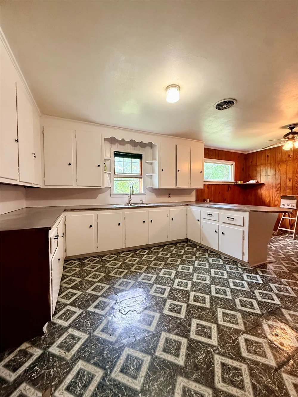 316 Moore Street Springhill, LA 71075