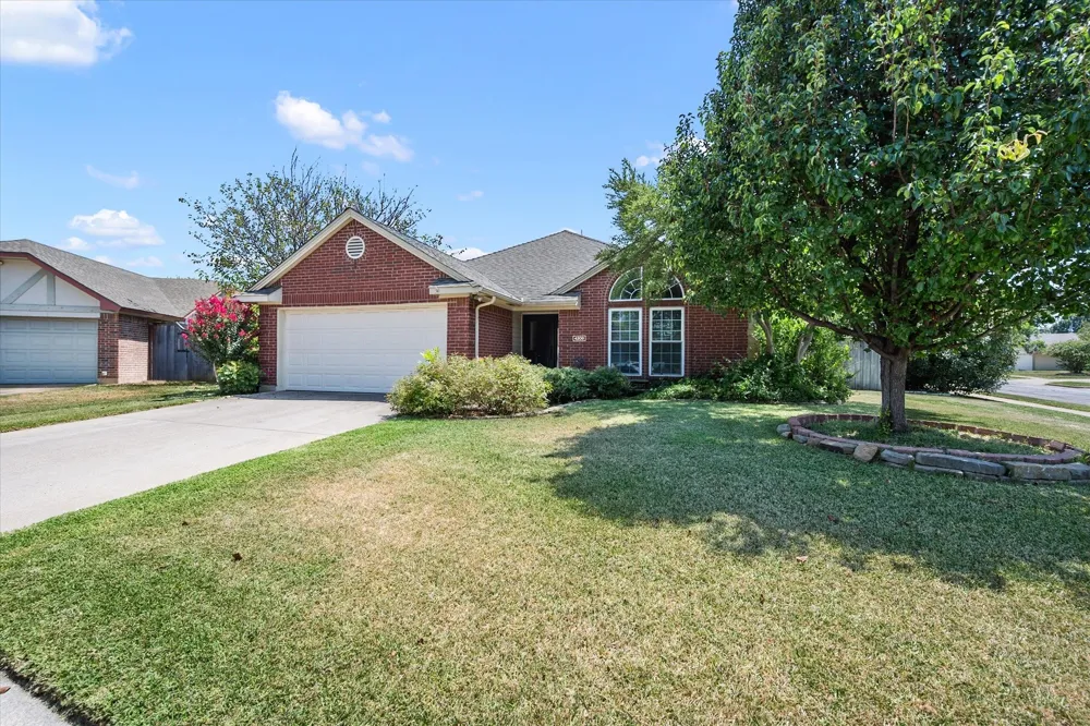 4209 Worth Forest Drive Arlington, TX 76016