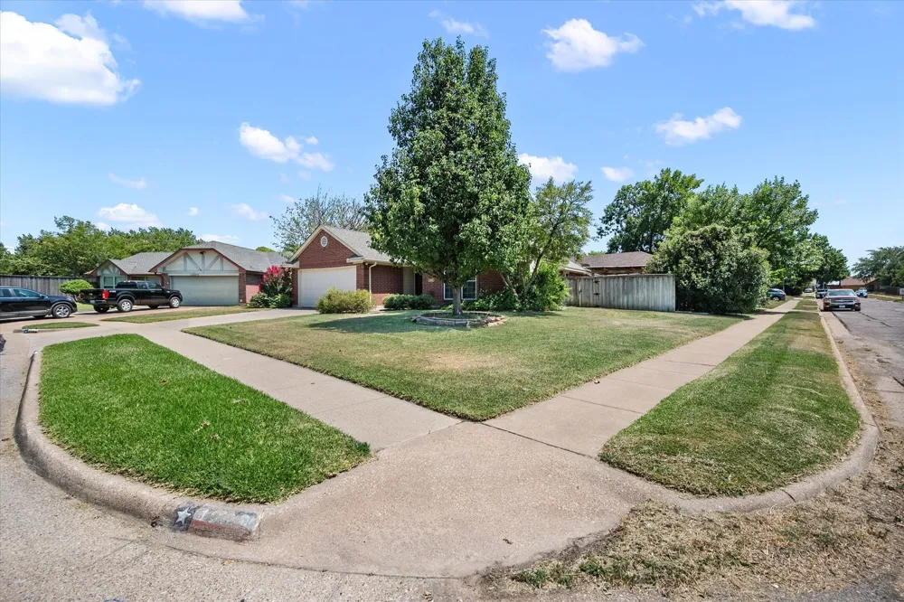 4209 Worth Forest Drive Arlington, TX 76016