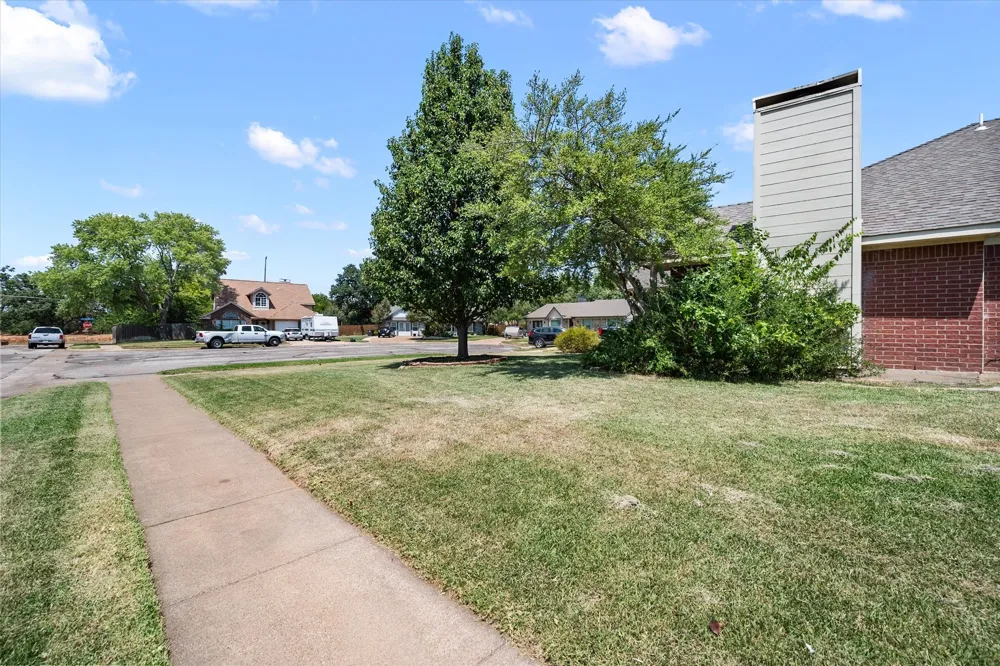 4209 Worth Forest Drive Arlington, TX 76016