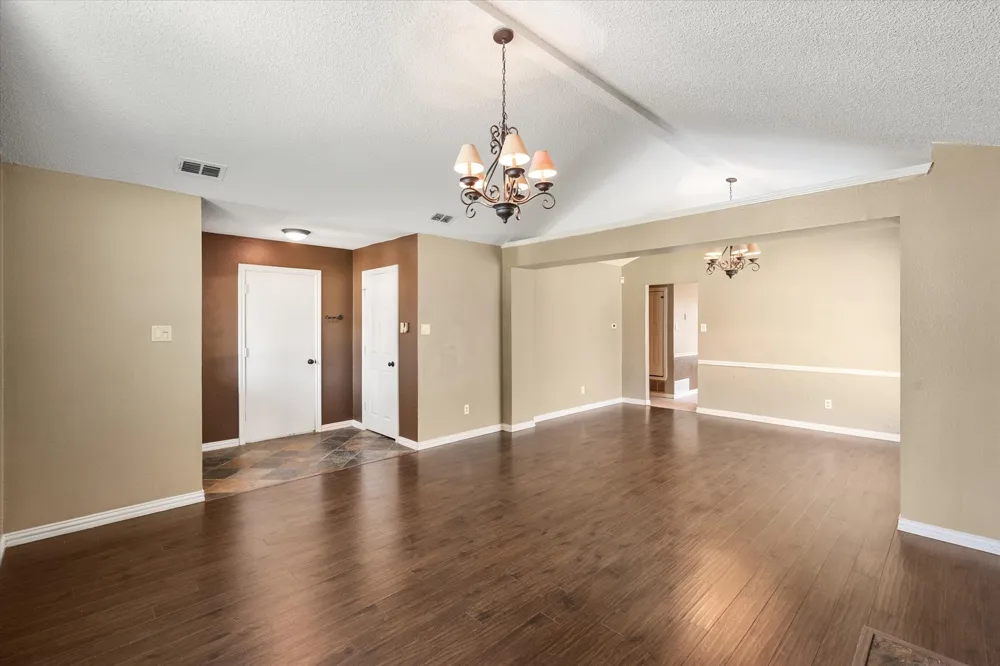 4209 Worth Forest Drive Arlington, TX 76016