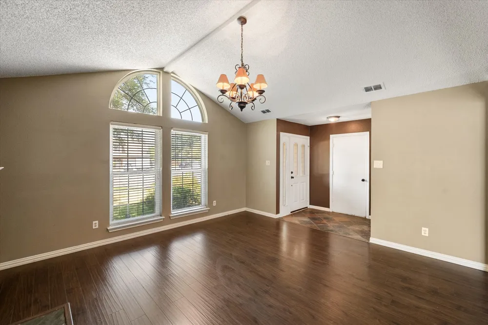 4209 Worth Forest Drive Arlington, TX 76016