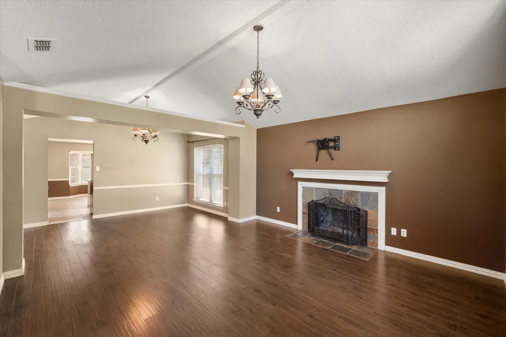 4209 Worth Forest Drive Arlington, TX 76016
