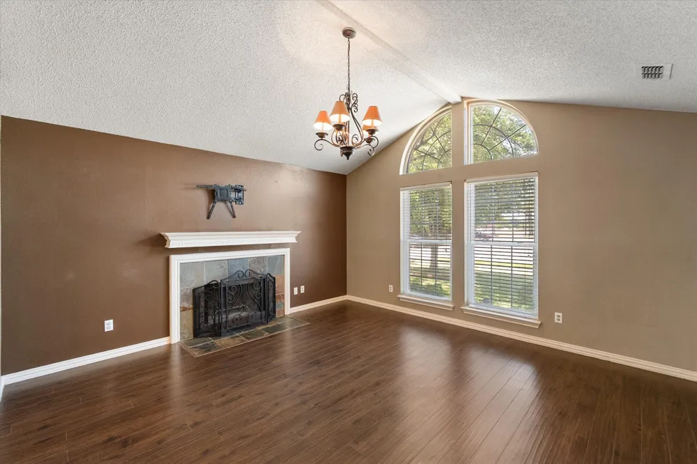 4209 Worth Forest Drive Arlington, TX 76016