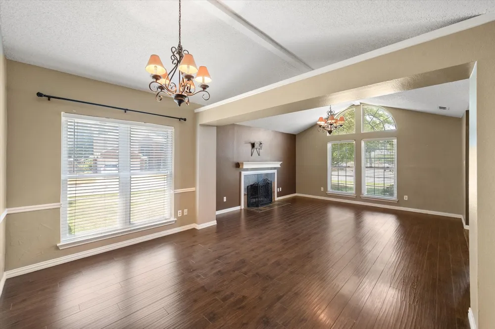 4209 Worth Forest Drive Arlington, TX 76016