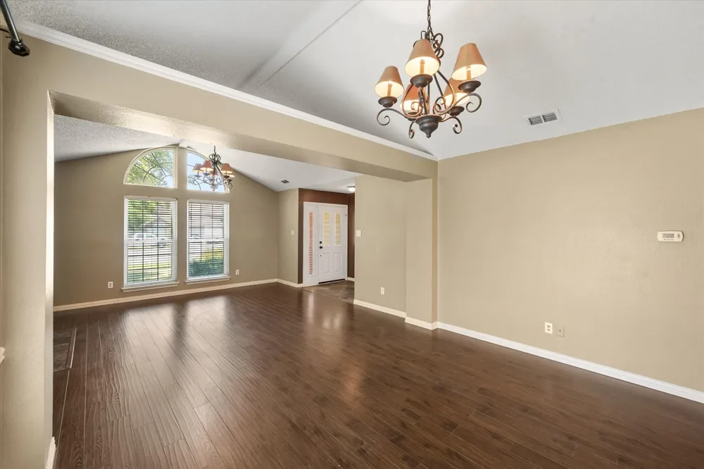 4209 Worth Forest Drive Arlington, TX 76016