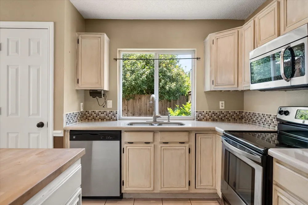 4209 Worth Forest Drive Arlington, TX 76016