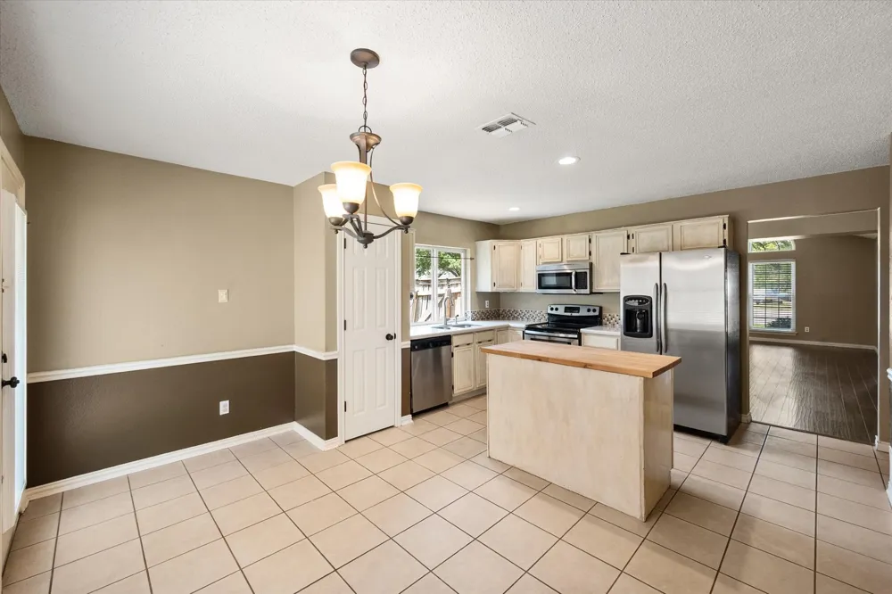4209 Worth Forest Drive Arlington, TX 76016