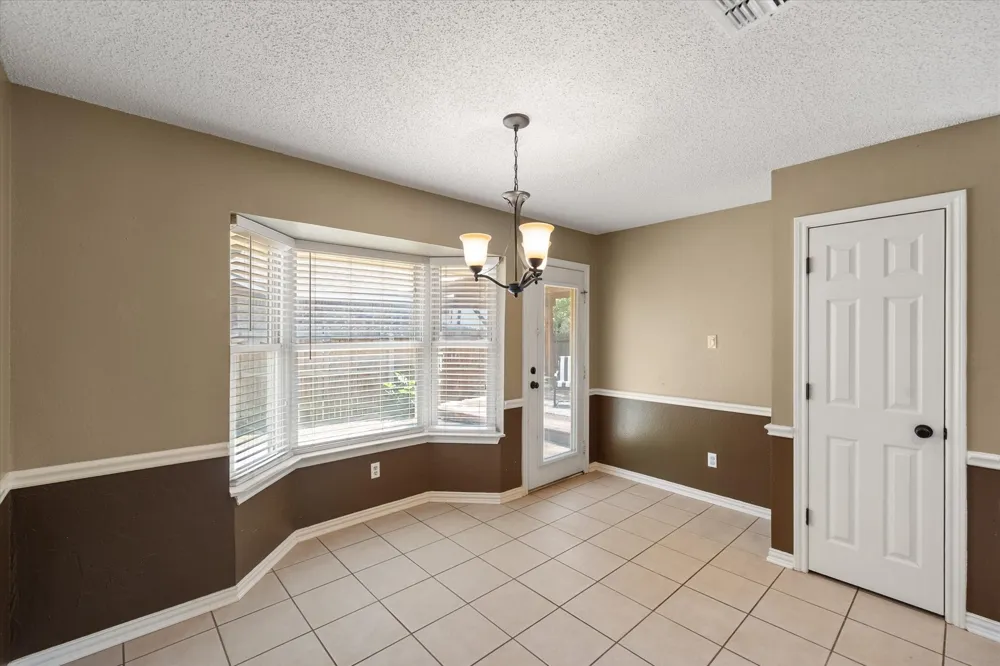 4209 Worth Forest Drive Arlington, TX 76016