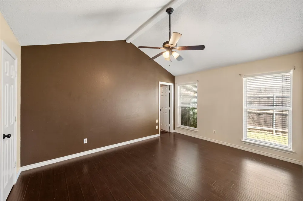 4209 Worth Forest Drive Arlington, TX 76016