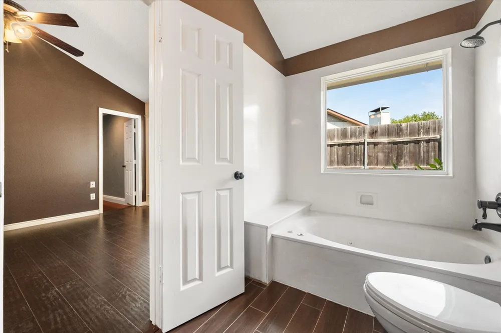 4209 Worth Forest Drive Arlington, TX 76016