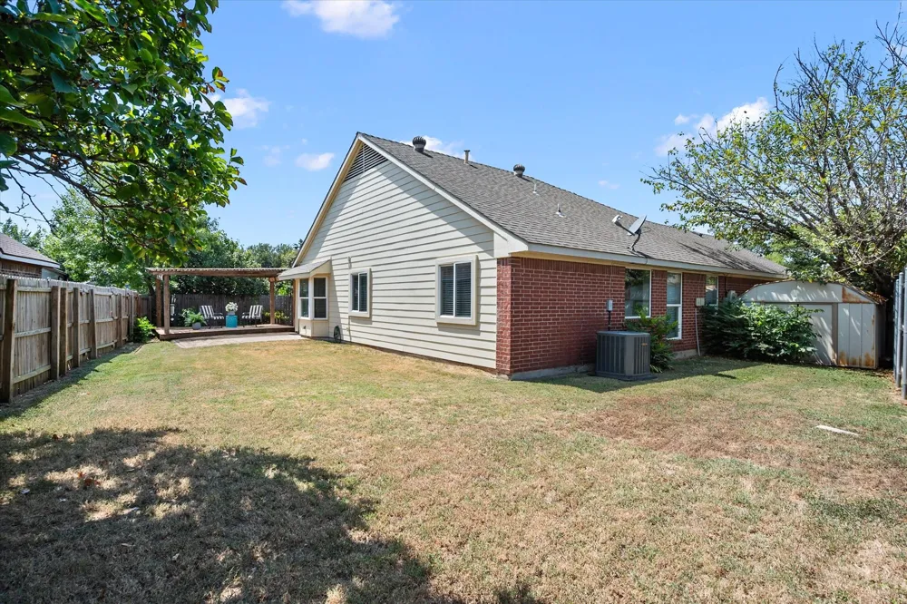 4209 Worth Forest Drive Arlington, TX 76016