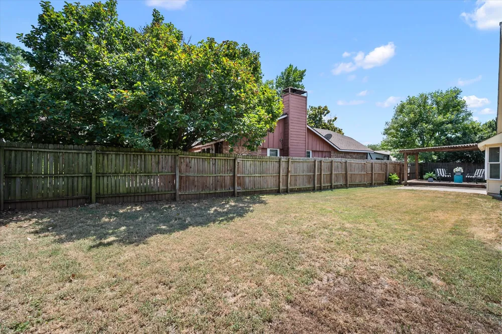 4209 Worth Forest Drive Arlington, TX 76016