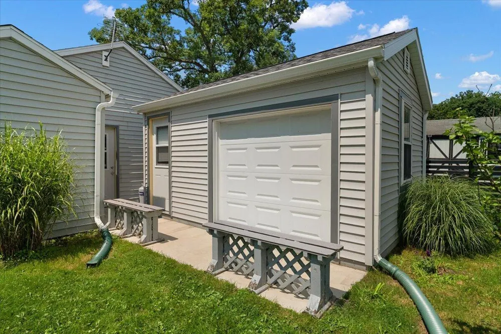 6731 Campau Lake Drive SE Alto, MI 49302