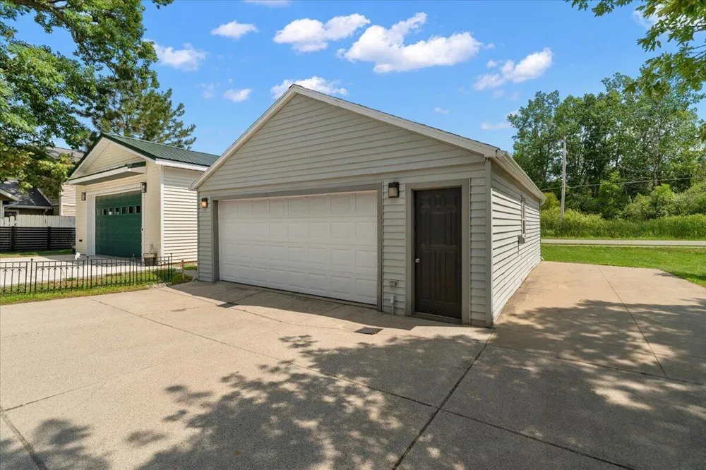 6731 Campau Lake Drive SE Alto, MI 49302