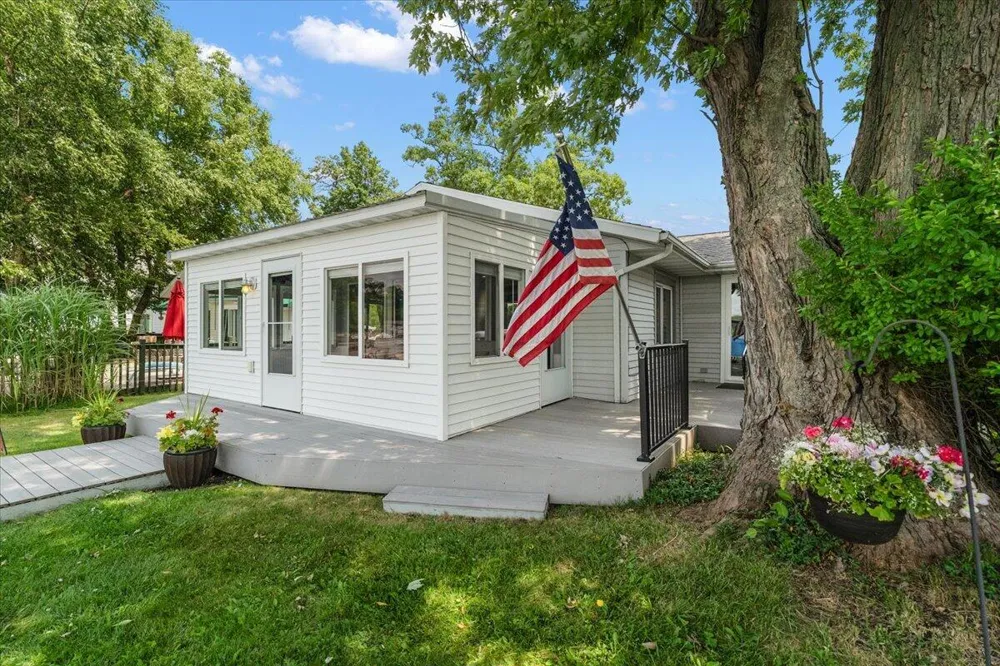 6731 Campau Lake Drive SE Alto, MI 49302