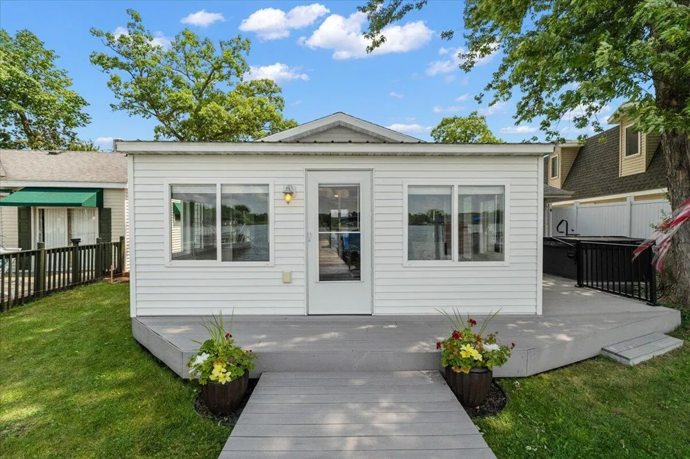 6731 Campau Lake Drive SE Alto, MI 49302