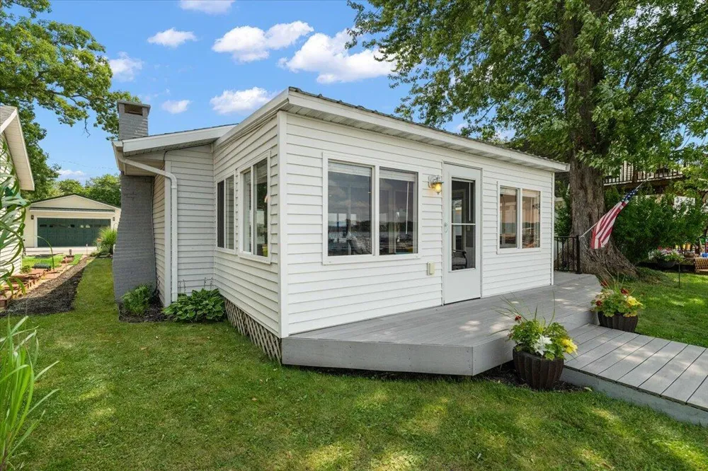 6731 Campau Lake Drive SE Alto, MI 49302