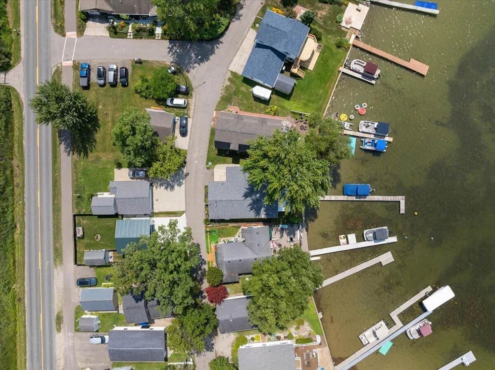 6731 Campau Lake Drive SE Alto, MI 49302