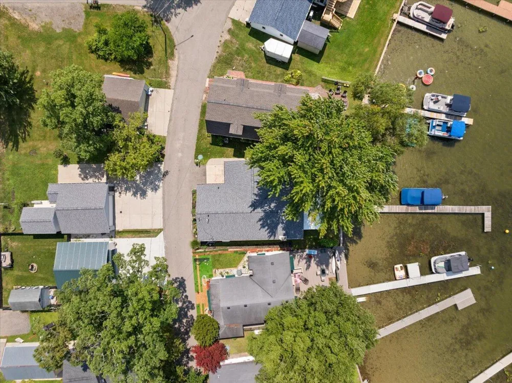 6731 Campau Lake Drive SE Alto, MI 49302