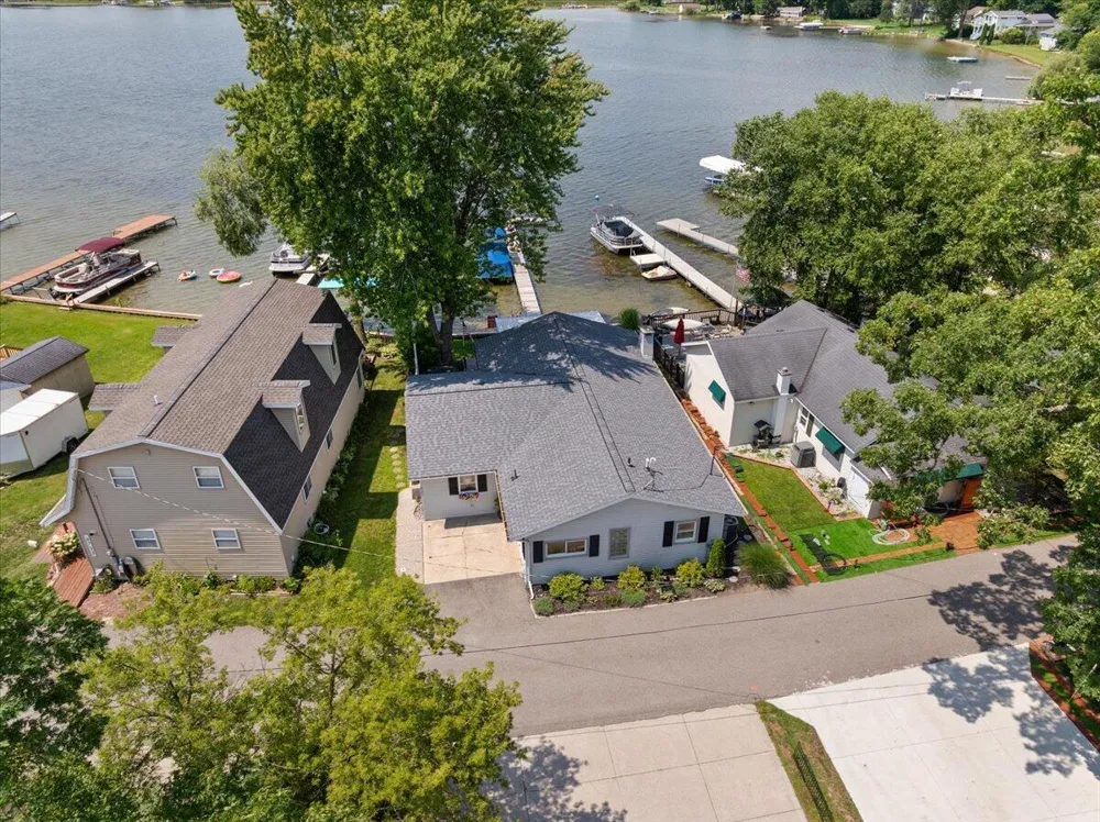 6731 Campau Lake Drive SE Alto, MI 49302