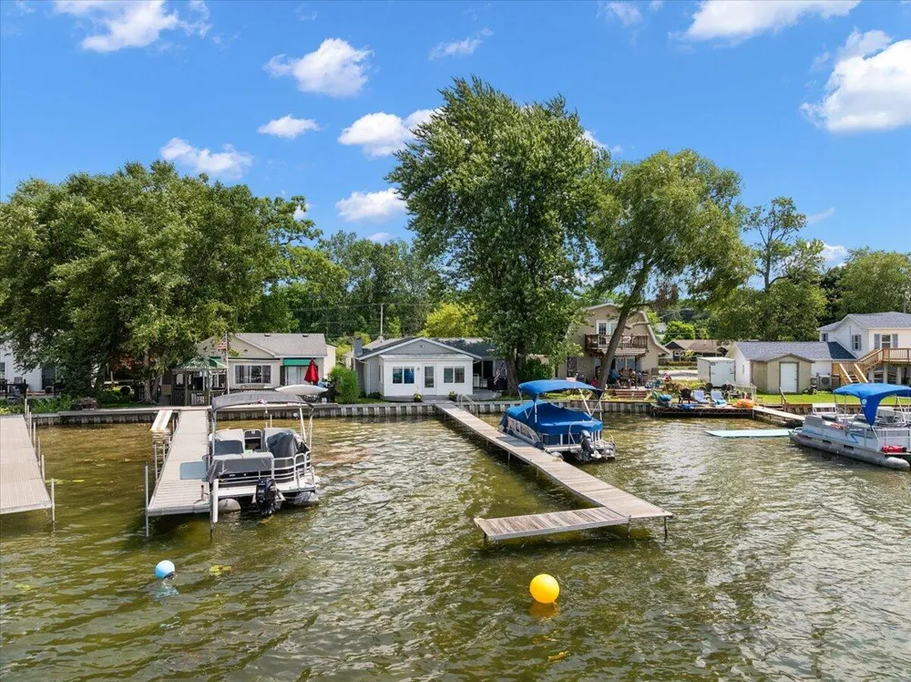 6731 Campau Lake Drive SE Alto, MI 49302