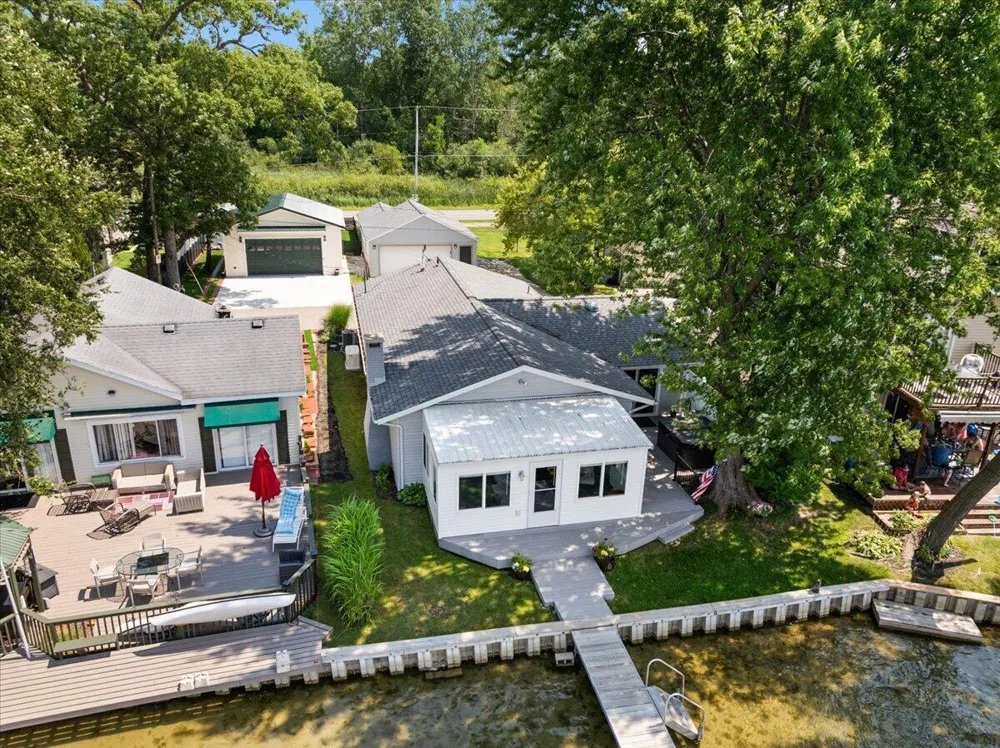 6731 Campau Lake Drive SE Alto, MI 49302