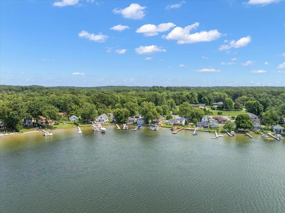 6731 Campau Lake Drive SE Alto, MI 49302