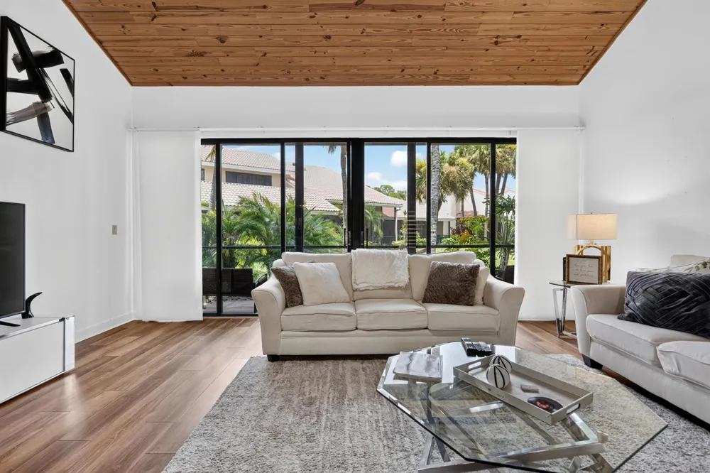 222 Old Meadow Way Palm Beach Gardens, FL 33418