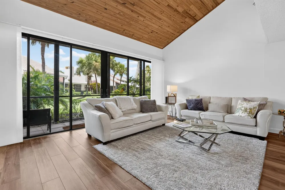 222 Old Meadow Way Palm Beach Gardens, FL 33418