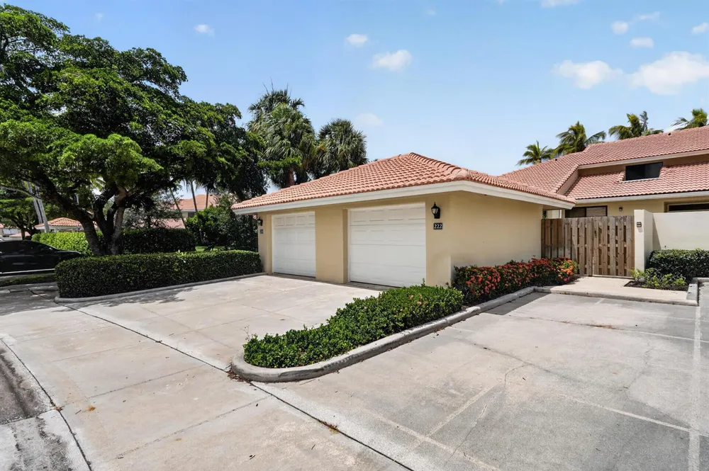 222 Old Meadow Way Palm Beach Gardens, FL 33418