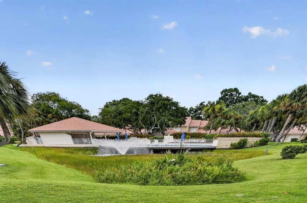 222 Old Meadow Way Palm Beach Gardens, FL 33418