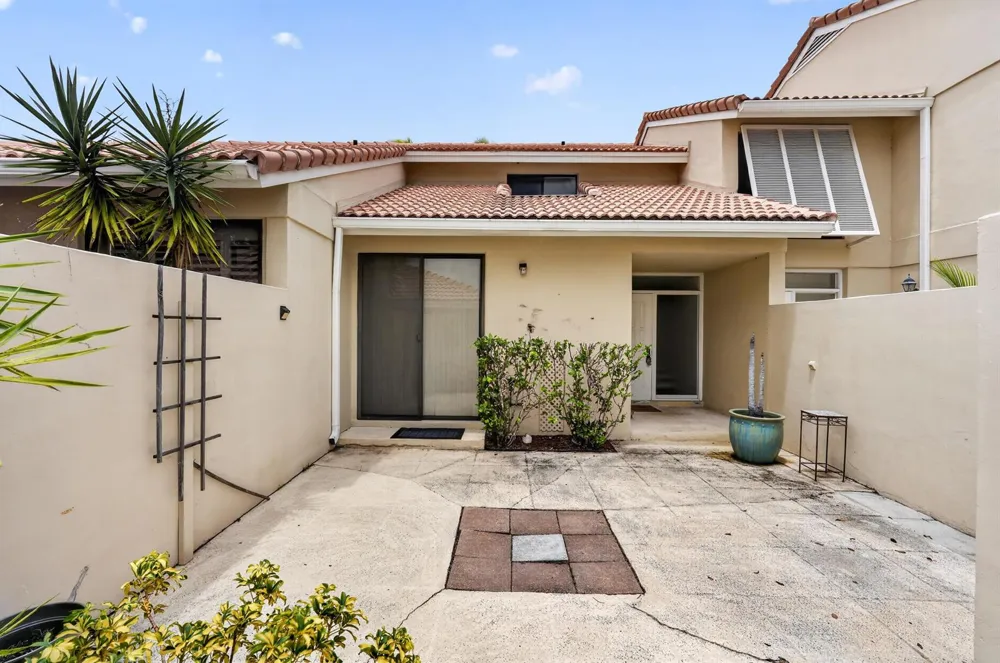 222 Old Meadow Way Palm Beach Gardens, FL 33418