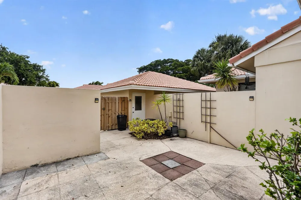 222 Old Meadow Way Palm Beach Gardens, FL 33418