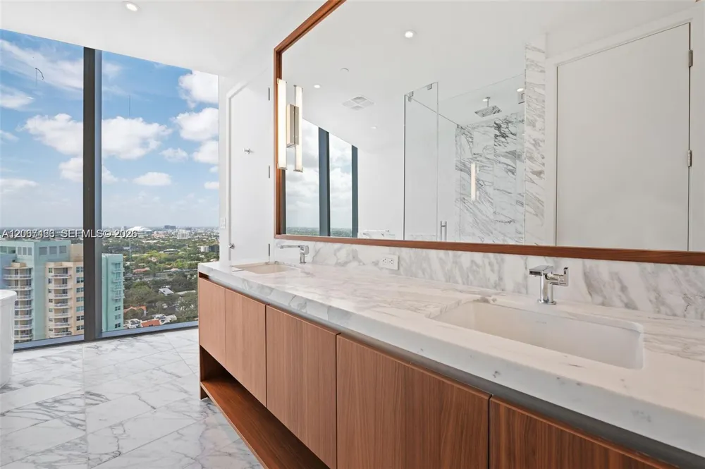 175 SE 25 RD #2604 Miami, FL 33129